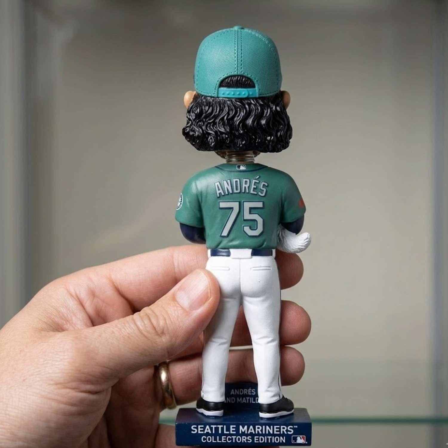 2026 Mariners Andrés and Matilda Muñoz Bobblehead Giveaway