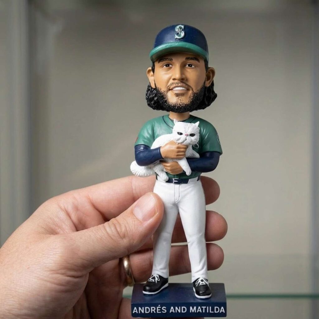 2026 Mariners Andrs and Matilda Muoz Bobblehead Giveaway 4